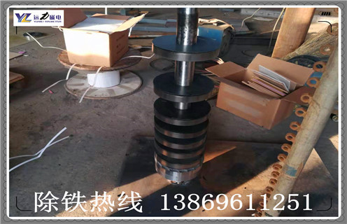 鐵礦干粉磁選機(jī)，鐵礦干粉磁選機(jī)經(jīng)得起客戶比較_磁性礦鐵礦干粉磁選機(jī)經(jīng)得起客戶比較_鐵礦干粉磁選機(jī)經(jīng)得起客戶比較工作視頻皮帶及結(jié)構(gòu)價格