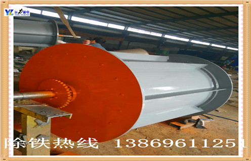 全磁　遠(yuǎn)力磁電生產(chǎn)的全磁滾筒通常安裝在輸送帶端頭上，使用環(huán)境更適用于大批量的礦石，谷物，沙子，砂礫，塑料，木材，碎玻璃，廢料等干性物料中的跟大含量的鐵屑，鐵片，鐵塊或者其他鐵磁性物料自動(dòng)分離。